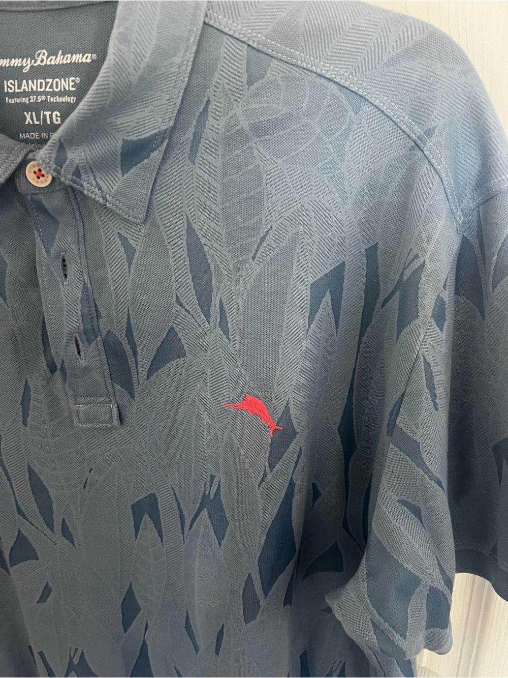 Tommy Bahama Blue Leaf-Pattern IslandZone Polo with Red Logo - Picture 2 of 9